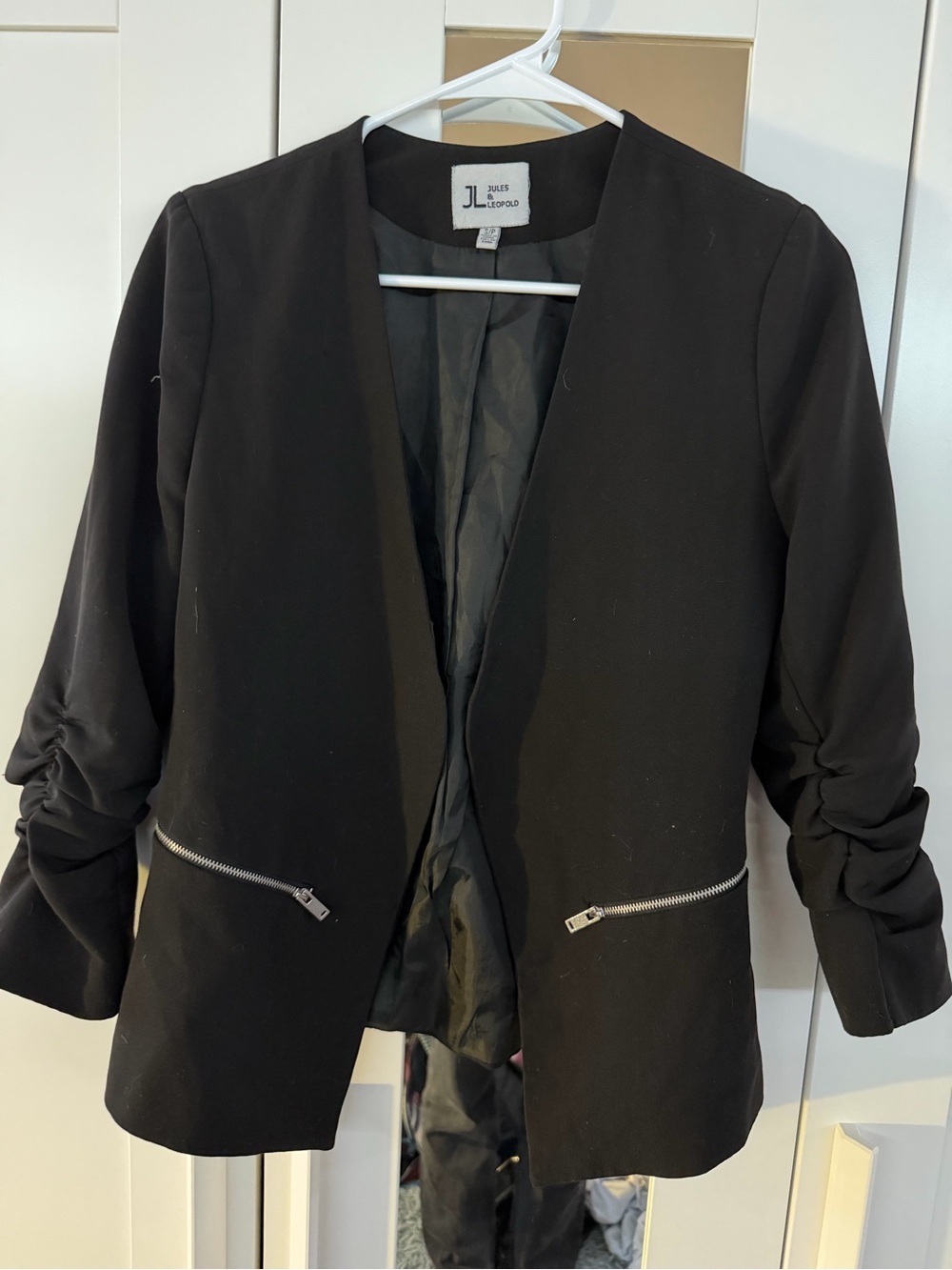 Jules & Leopold Black Open-Front Ruched-Sleeve Blazer with Zip Pockets